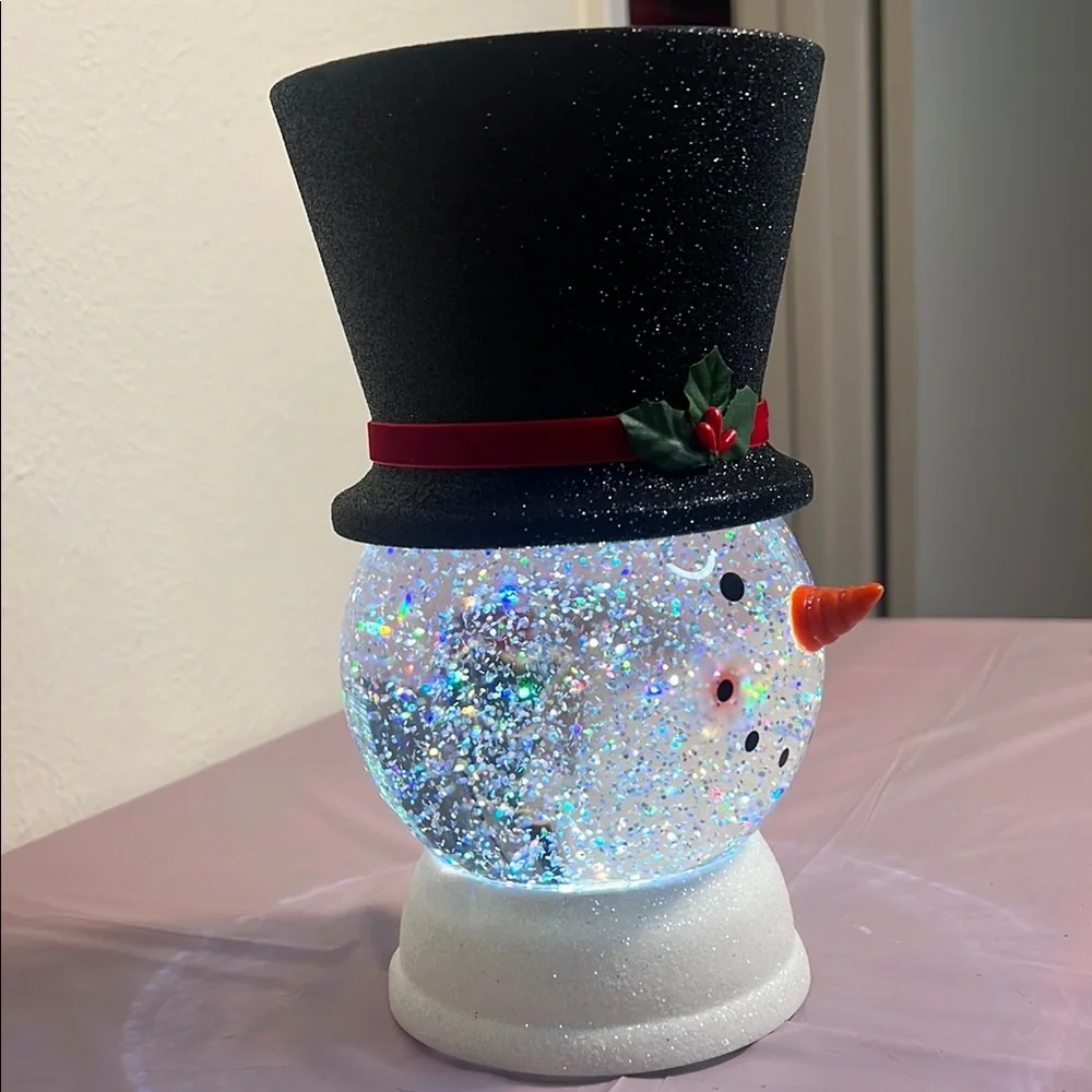 Bath & Body Works snow globe candle holder & Christmas tree wallflower plugin - Picture 8 of 10